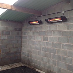 Water resistant heat lamps ready to use after horse has been washed